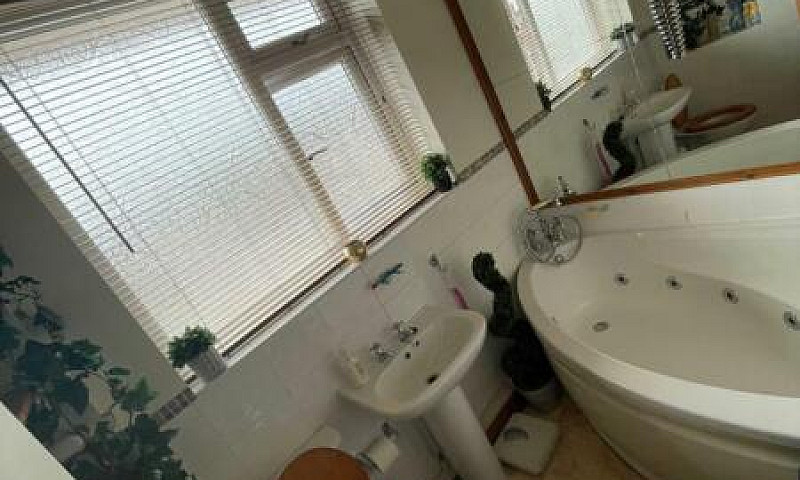 4 Bedroom House In H...