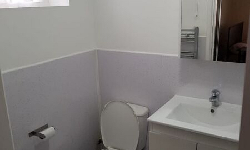 Spacious Studio Flat...