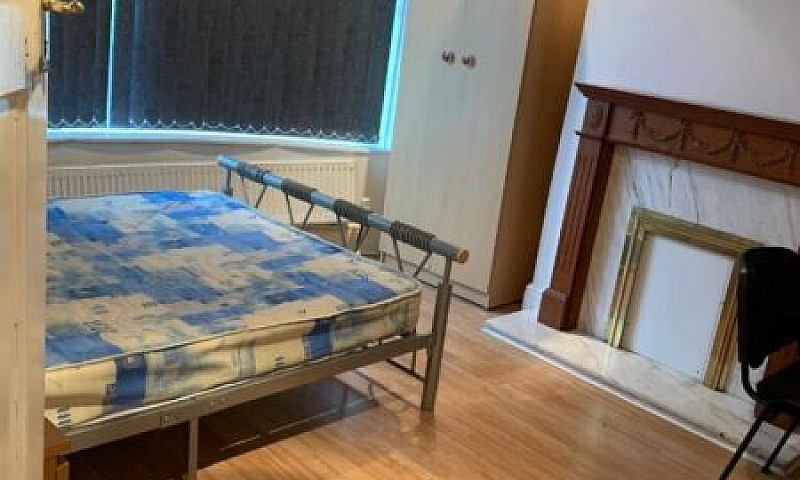 Stunning 4 Bed Prope...