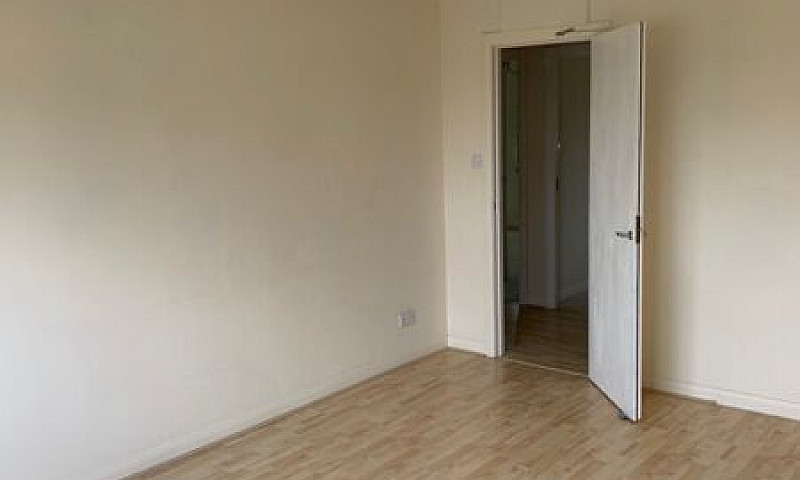 3 Bedroom Flat - Ros...
