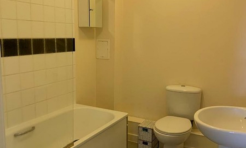1 Bed Flat Savoy Cou...