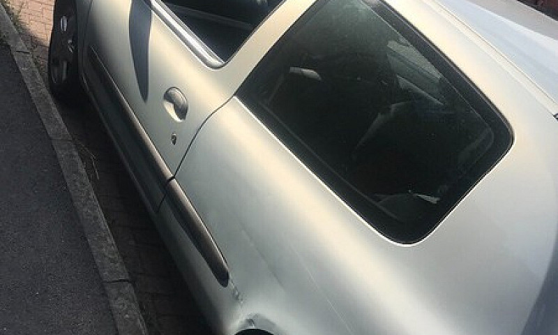 Renault Clio ...