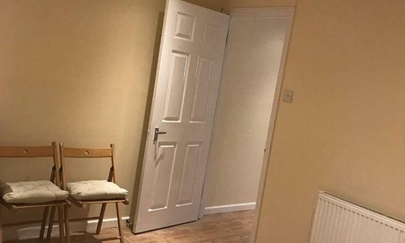 One Bedroom Flat To ...