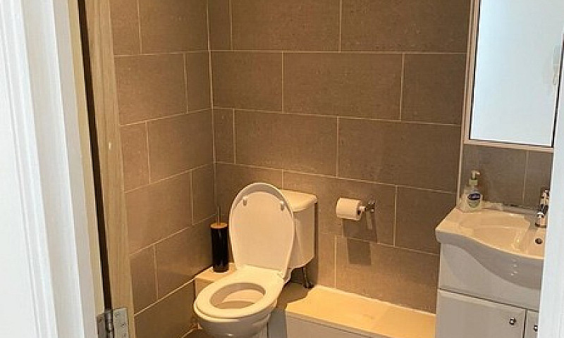 Spacious 2 Bed Flat ...