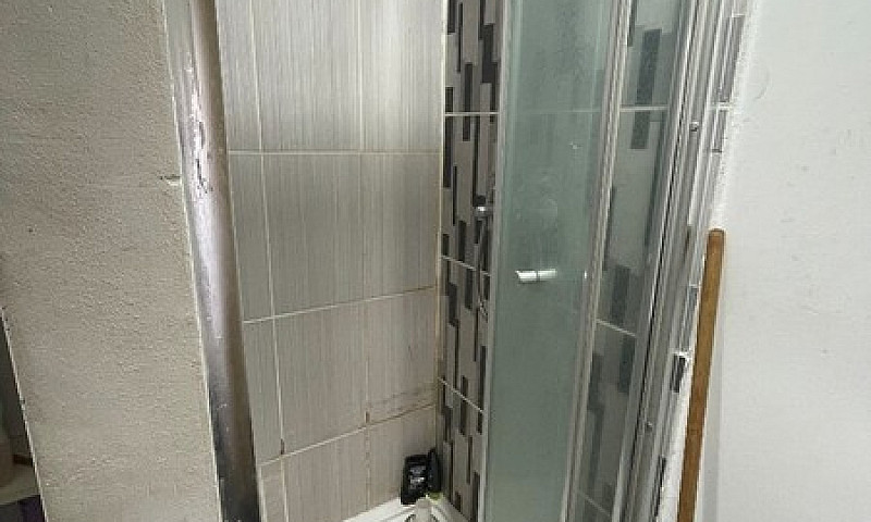 Double Room To Let (...