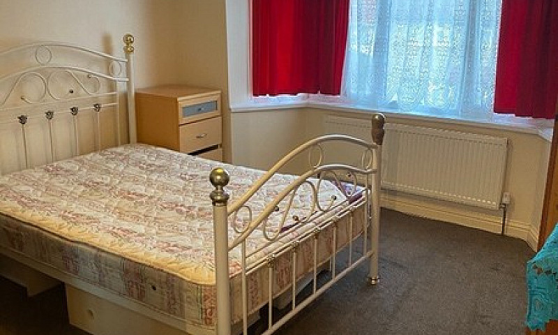 Spacious 3 Bed Flat ...