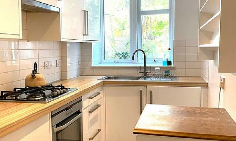 2 Bed Flat, Crystal ...