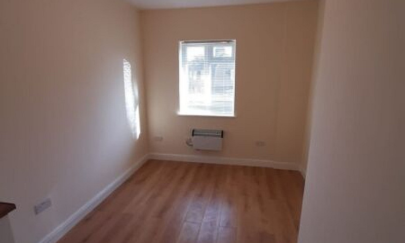 Studio Flat To Let I...