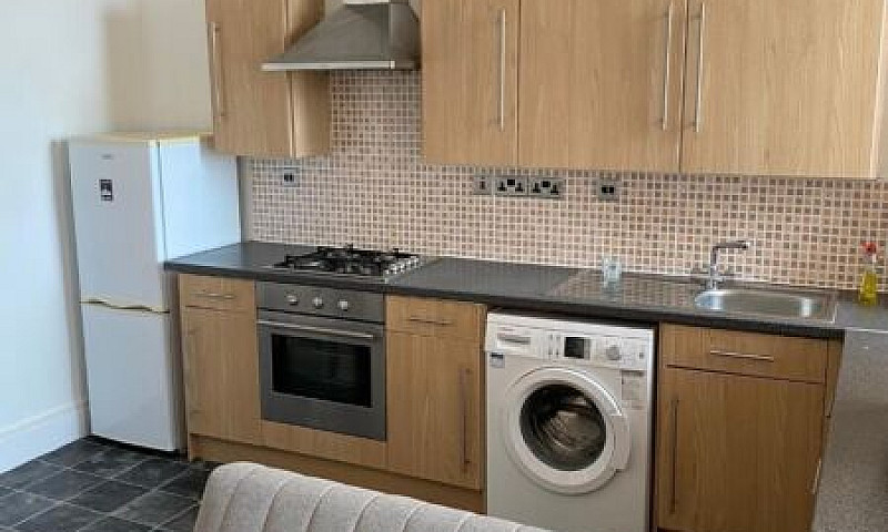 Spacious 2 Bed Flat ...
