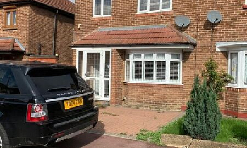 3 Bedroom House To L...
