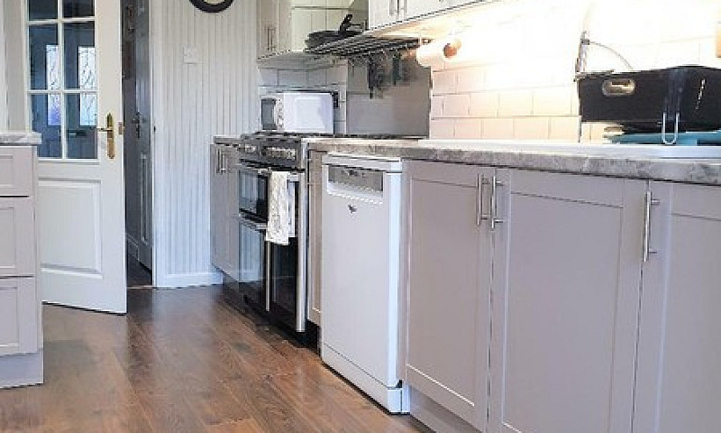 4 Bedroom House In G...