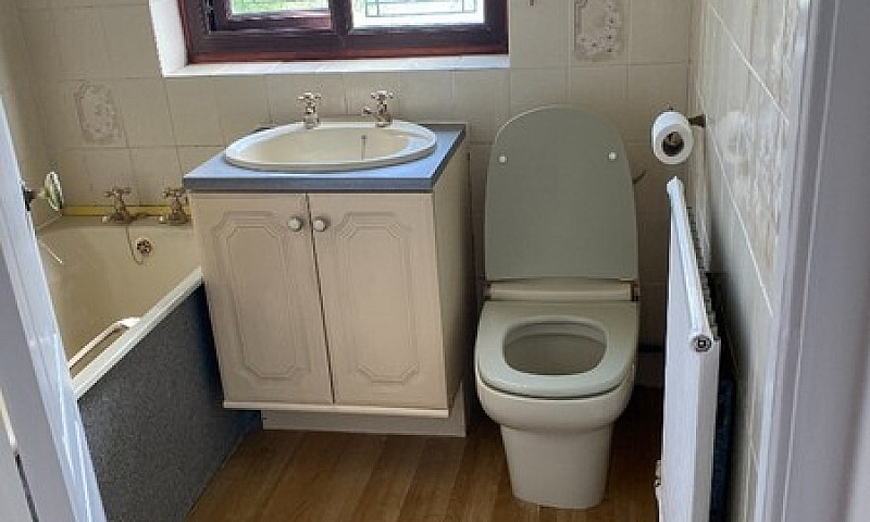 3Bedrooms House To L...