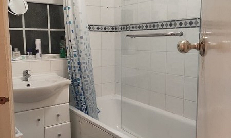 Lovely 1 Bedroom Fla...
