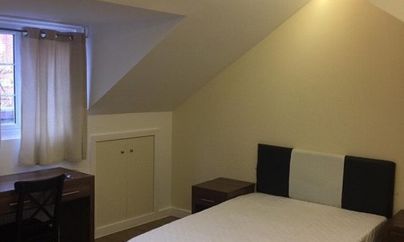 Large Double Room Wi...