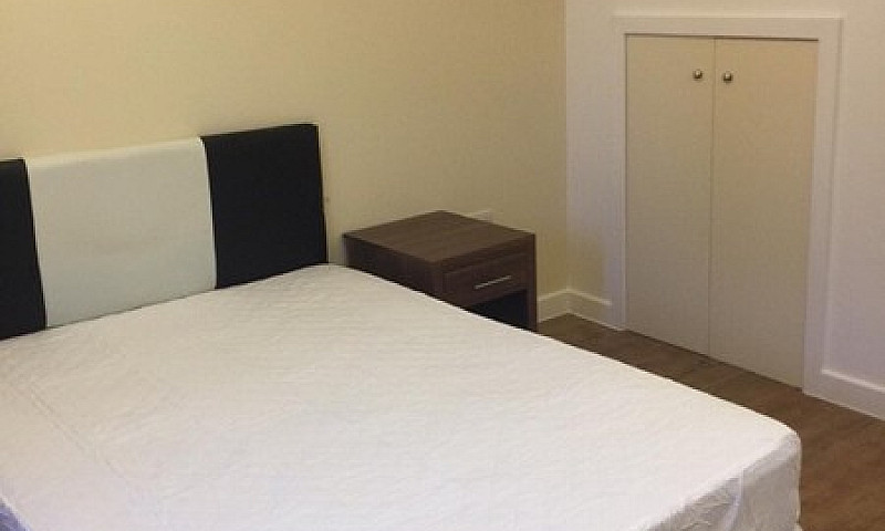 Large Double Room Wi...