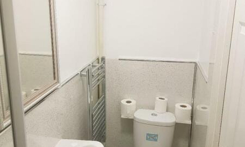 4 Bedroom Flat In Fl...