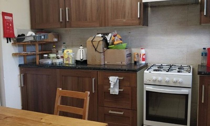 3/4 Bed Room Flat 2-...