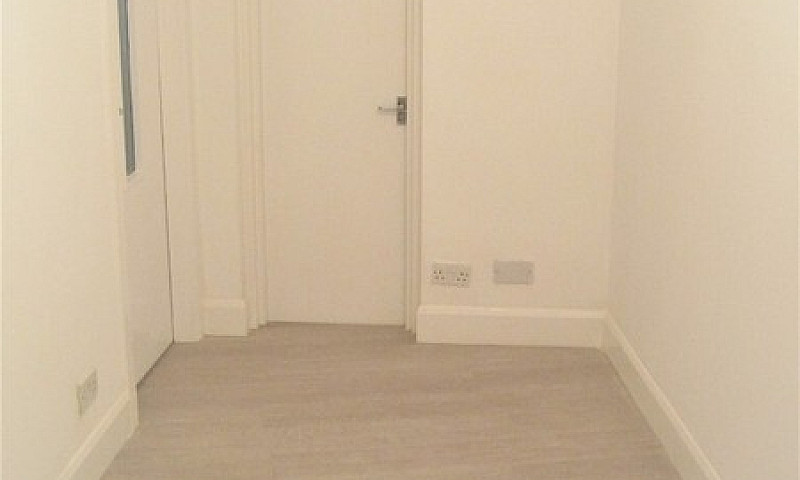 Modern 2 Bedroom Fla...