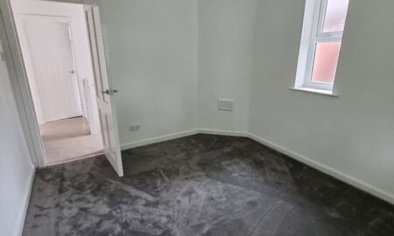 Stunning 2 Bedroom F...