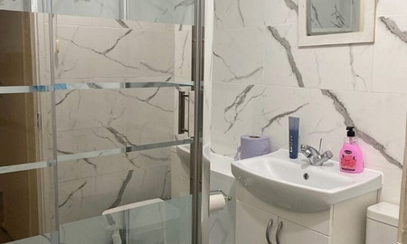 Large Double Room To...