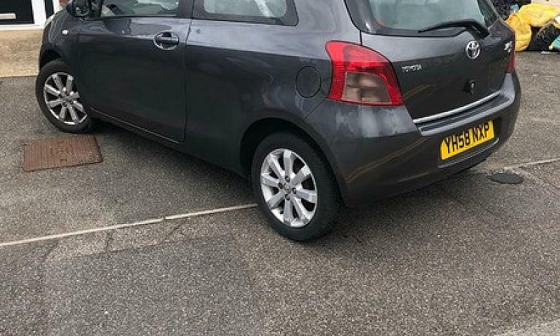 2008 Toyota Yaris 1....