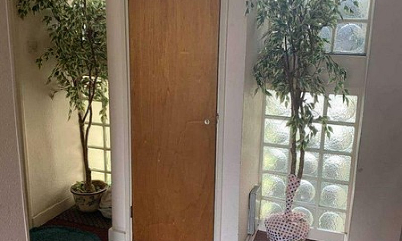 3 Bedrooms In Greenl...