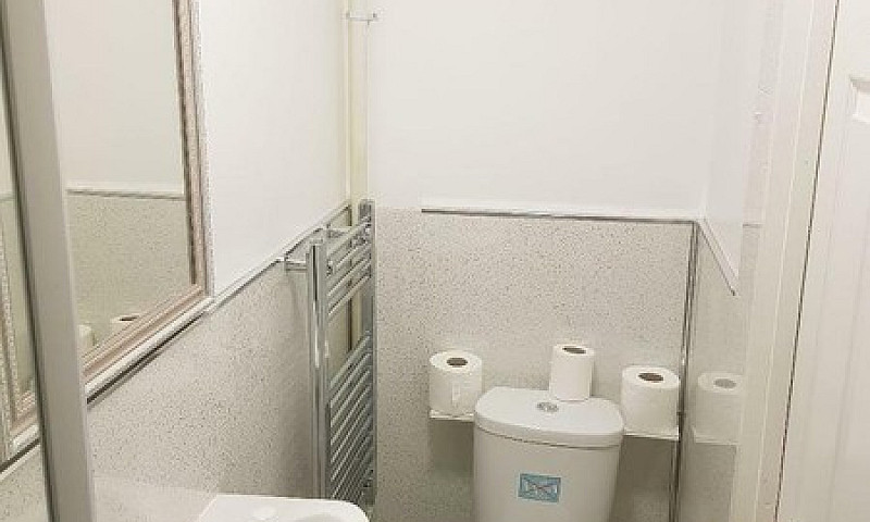 Studio Flat In 2 Min...