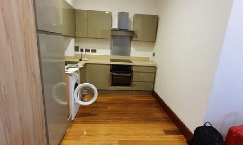 1 Bedroom Flat In Ce...