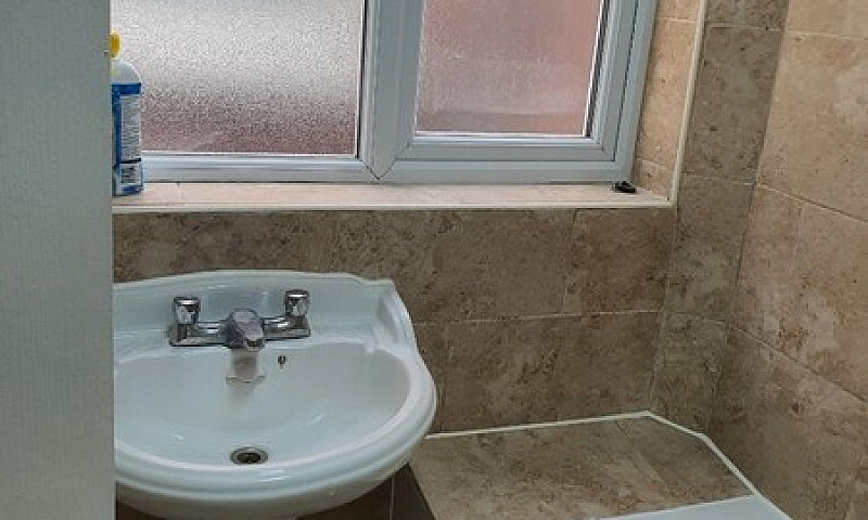 2 Bed Flat With Fron...