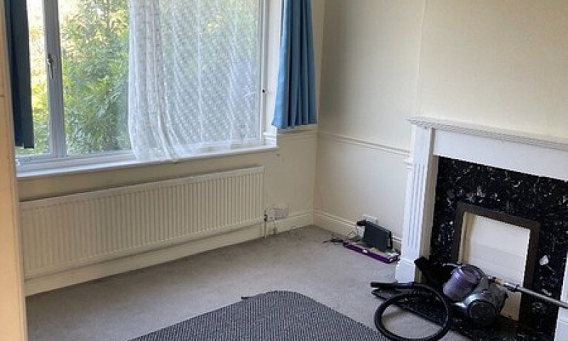 Spacious 2 Bed Flat ...