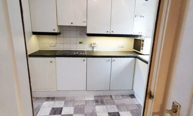 3 Bedroom House In W...
