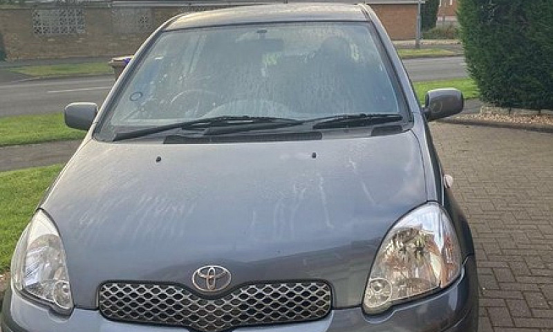 2004 Toyota Yaris ...