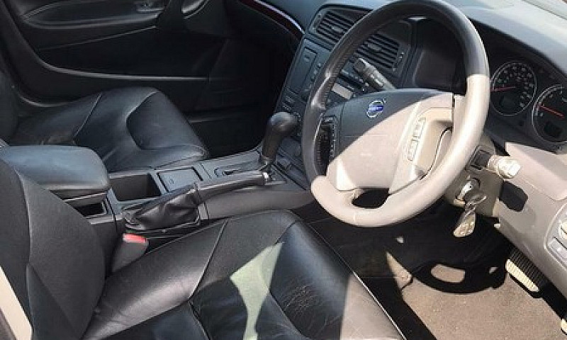 2003 Volvo V70...