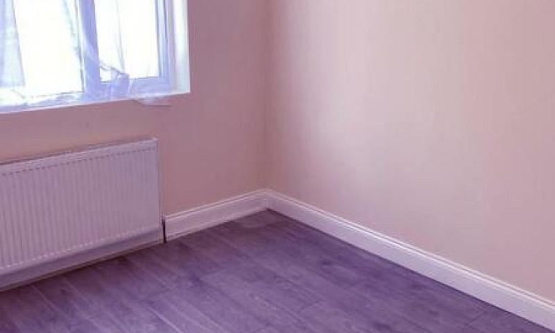 4 Bedroom Flat In Ha...