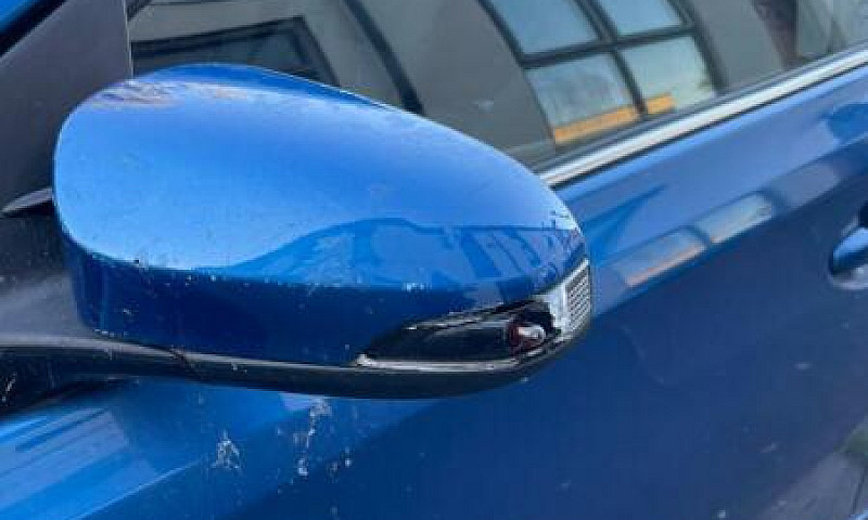 Toyota Auris 2015 1....