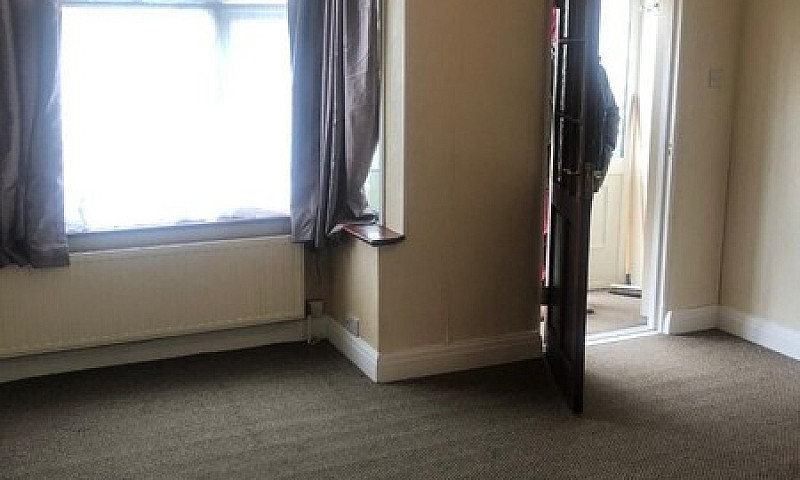 3 Bedroom Terraced H...
