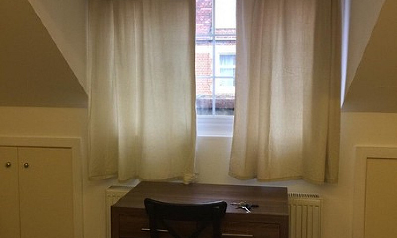 Large Double Room Wi...