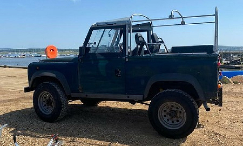 Land Rover Defender ...