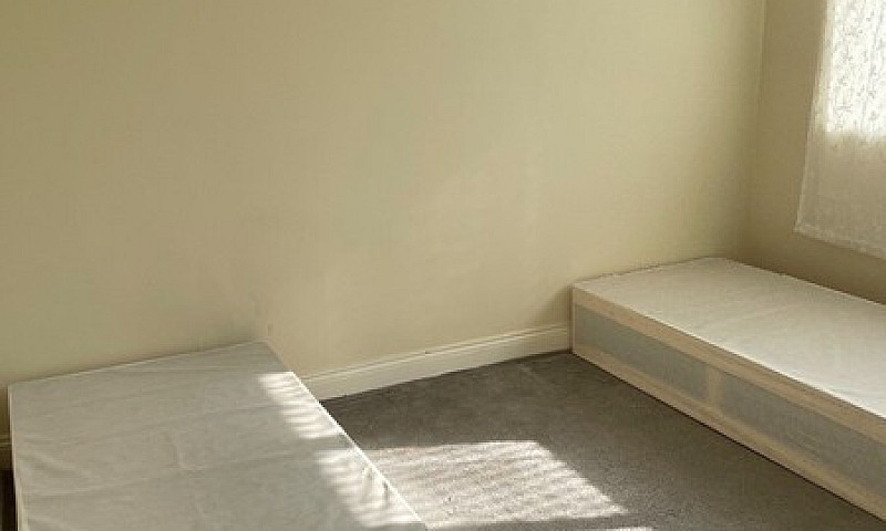 Spacious 2 Bed Flat ...