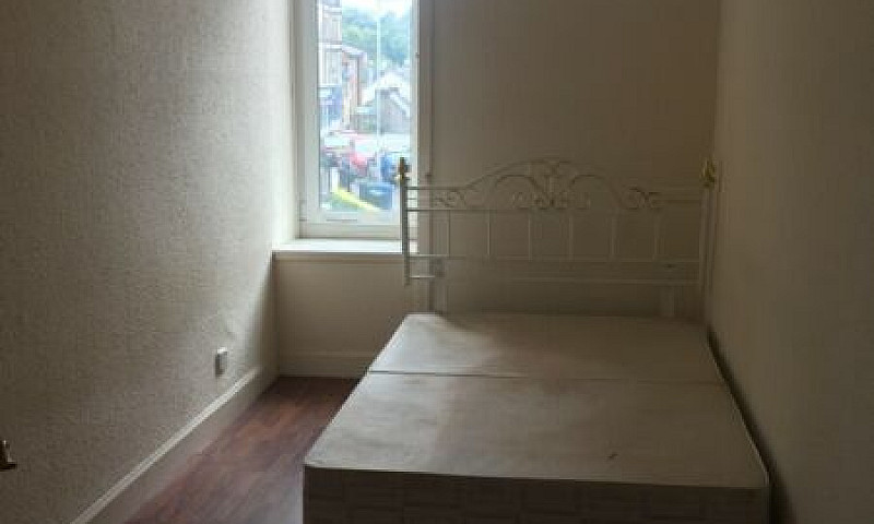 2 Bedroom Flat In Sa...