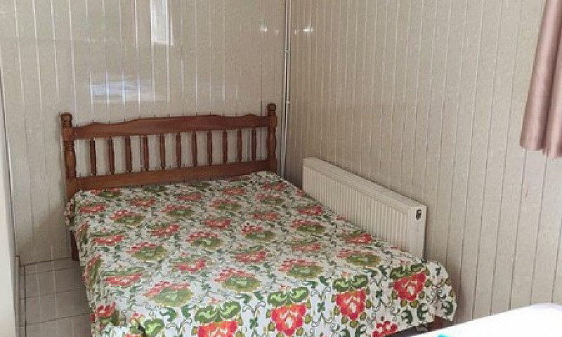 4 Bedroom Maisonette...