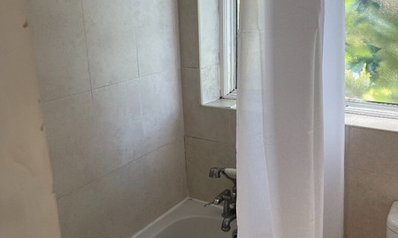 Spacious 2 Bed Flat ...