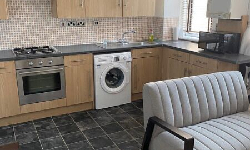 Spacious 2 Bed Flat ...