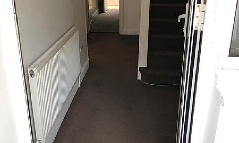 5 Bed 3 Bath Semi De...