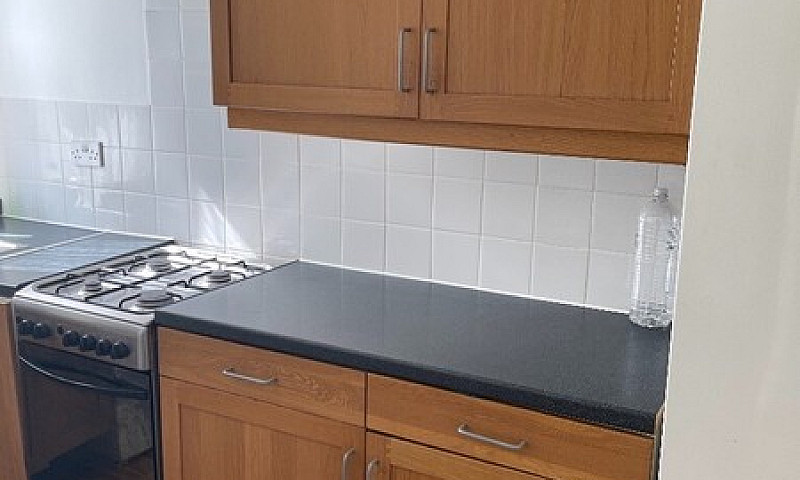 Spacious Studio Flat...