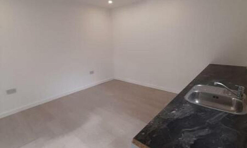 A Huge Studio Flat I...