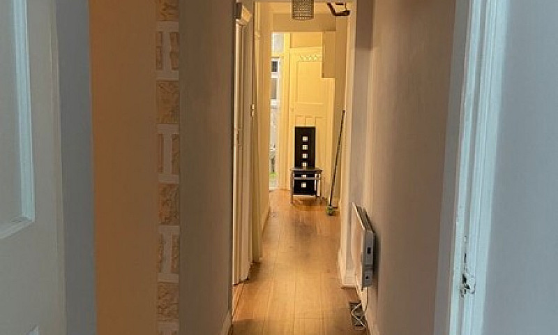2 Bedroom Flat ...