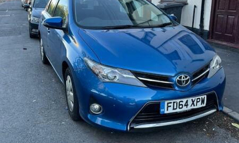 Toyota Auris 2015 1....