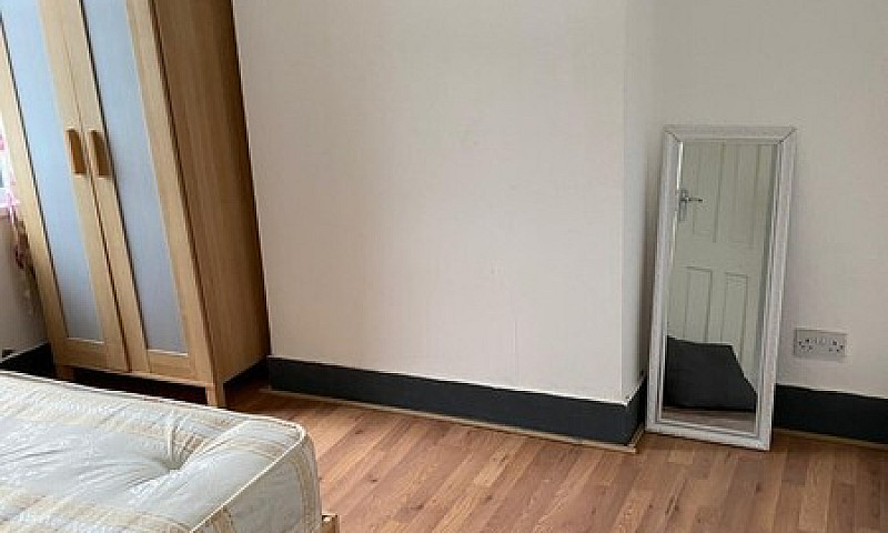2 Bedroom House In S...