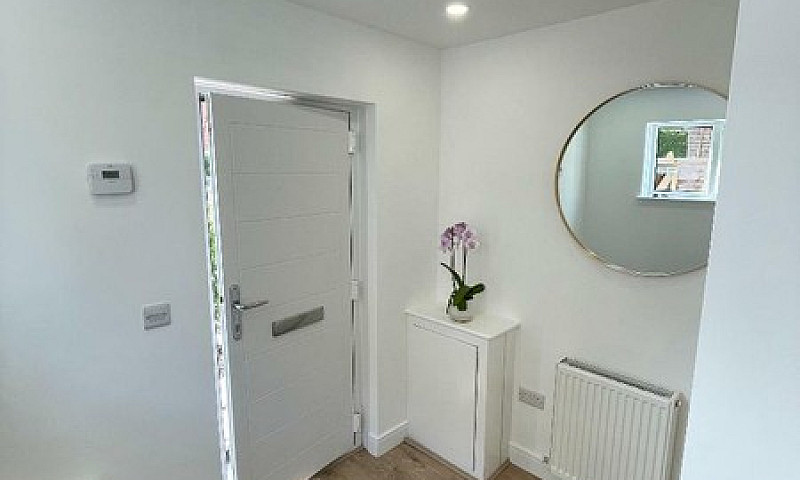 2 Bedroom Flat In Br...